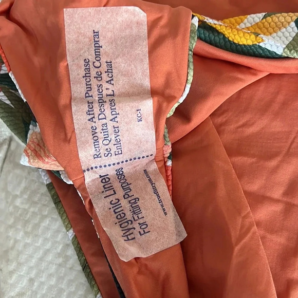 B Swimwear Women's B Swimwear Atlas One-Piece Size Small - Picture 6 of 7